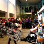 Performance in Kostümen in Flensburg B. Leonhard (re) mit Brigitta Krause (li)